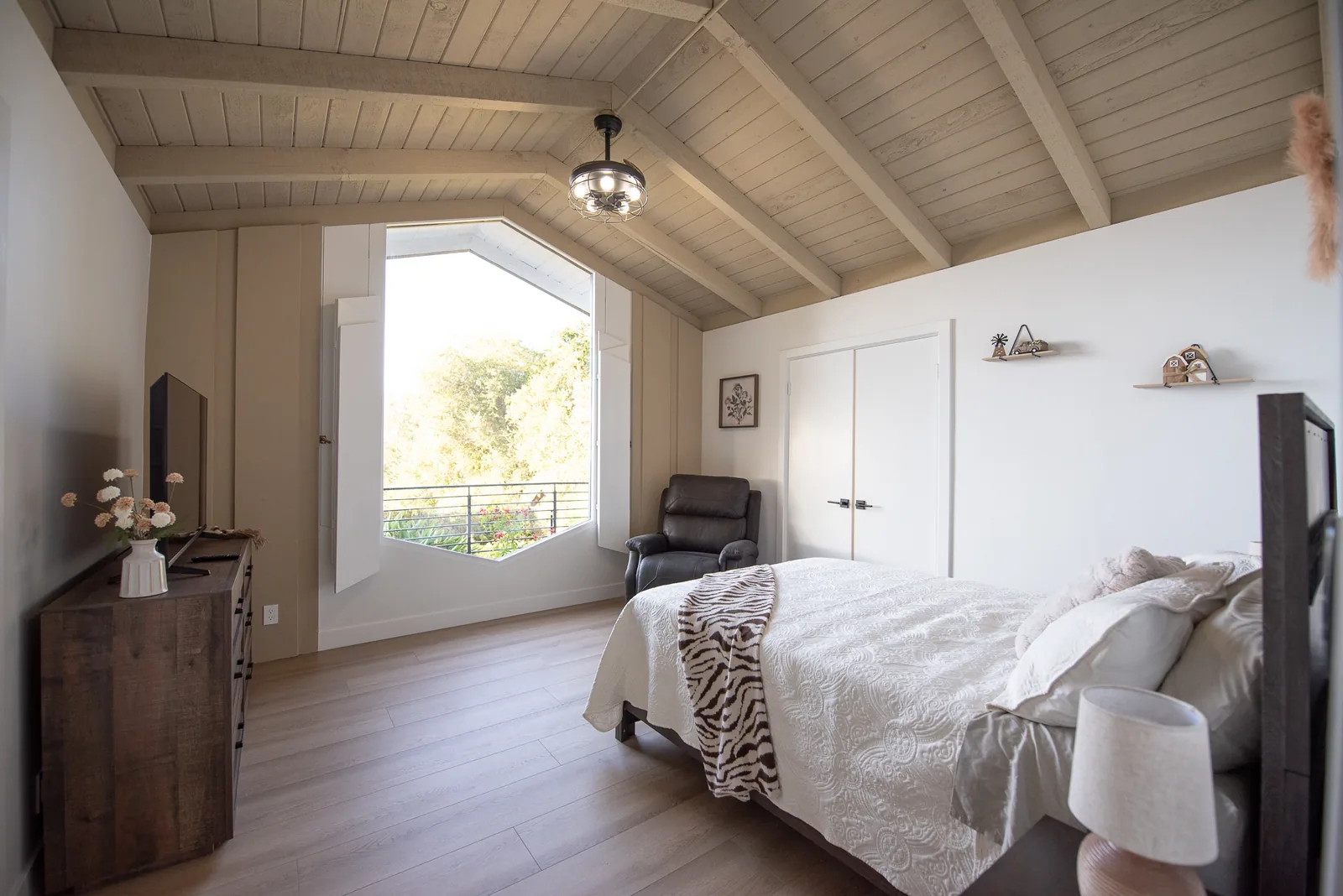 Spacious primary bedroom with vaulted ceiling and large window at Ohana Excellence Crown Ranch, Corona, California